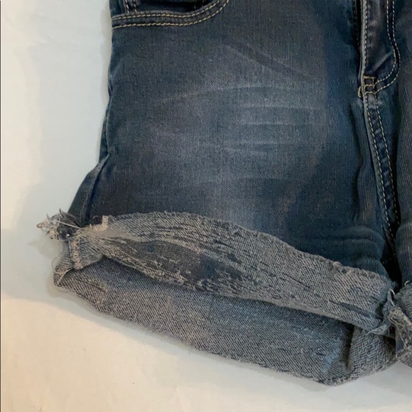 M&R High-waisted Distressed Jean shorts - Picture 3 of 5